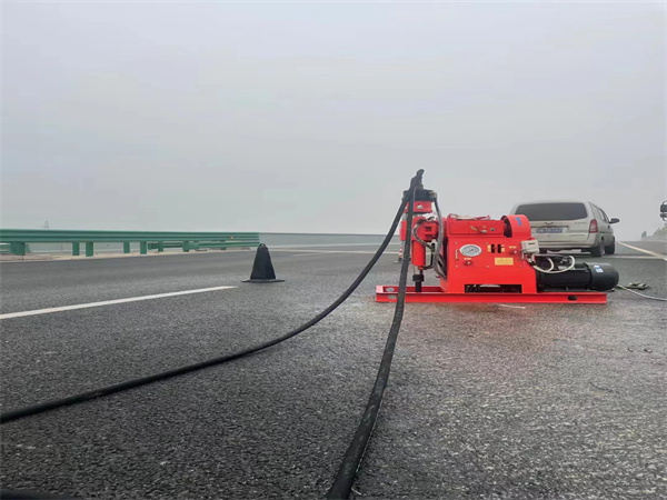 总口管理区马路路基路面开裂下沉注浆加固灌浆